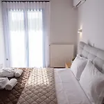 οι νυμφεσ του γαλαξιδιου Vila *