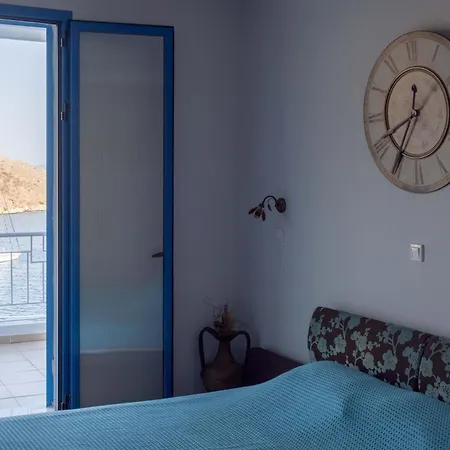 οι νυμφεσ του γαλαξιδιου Villa