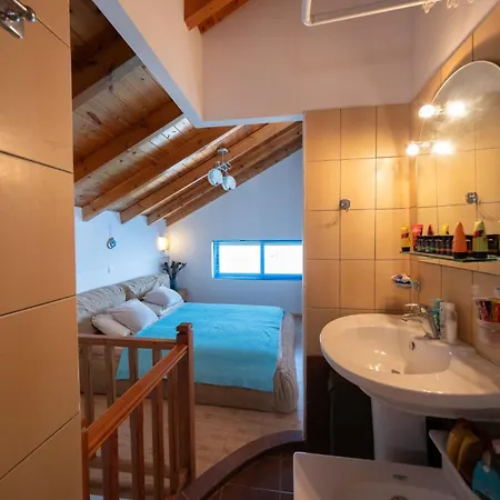 οι νυμφεσ του γαλαξιδιου Villa