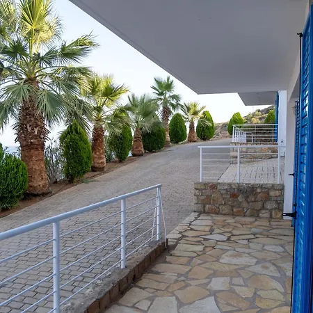 οι νυμφεσ του γαλαξιδιου Villa
