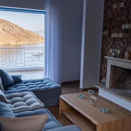 οι νυμφεσ του γαλαξιδιου Villa