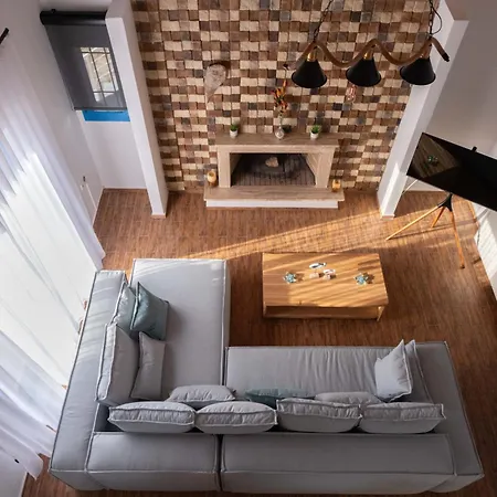 οι νυμφεσ του γαλαξιδιου Villa *