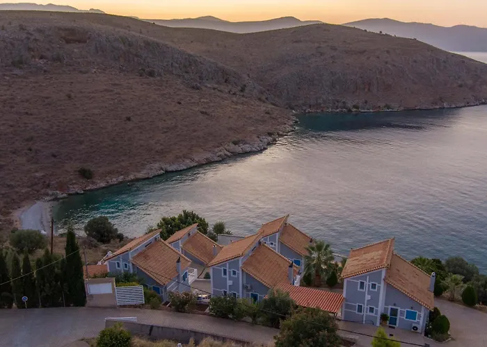 οι νυμφεσ του γαλαξιδιου Villa *