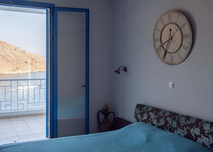 οι νυμφεσ του γαλαξιδιου Villa