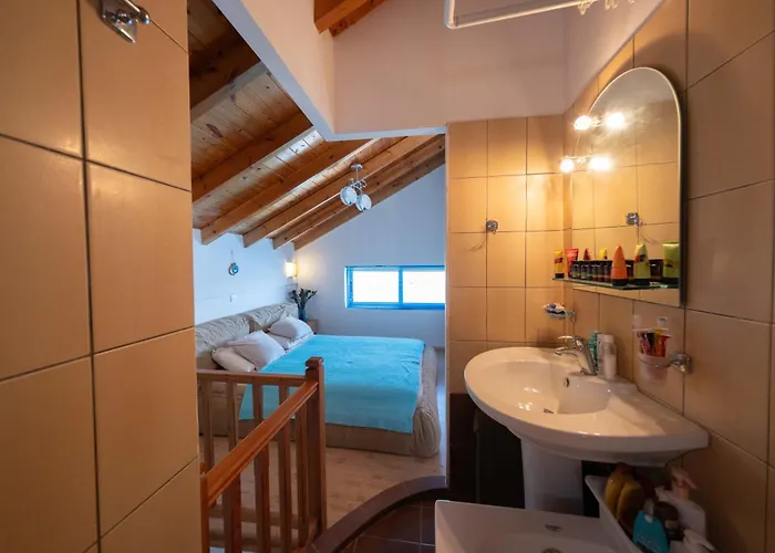 οι νυμφεσ του γαλαξιδιου Villa