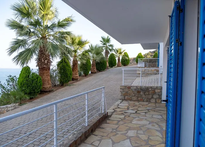 οι νυμφεσ του γαλαξιδιου Villa