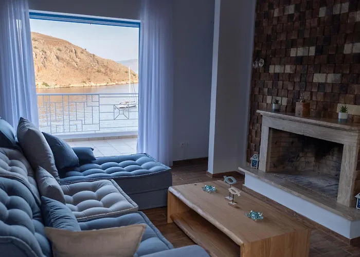 οι νυμφεσ του γαλαξιδιου Villa