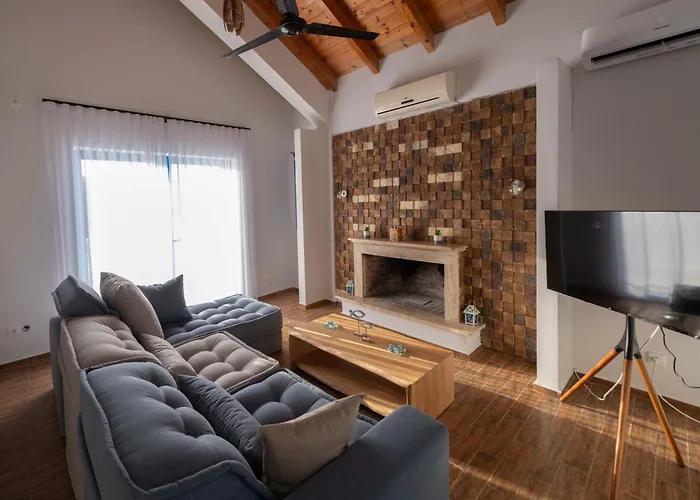 οι νυμφεσ του γαλαξιδιου Villa *