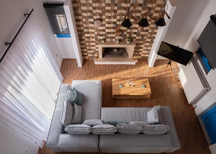 οι νυμφεσ του γαλαξιδιου Villa *